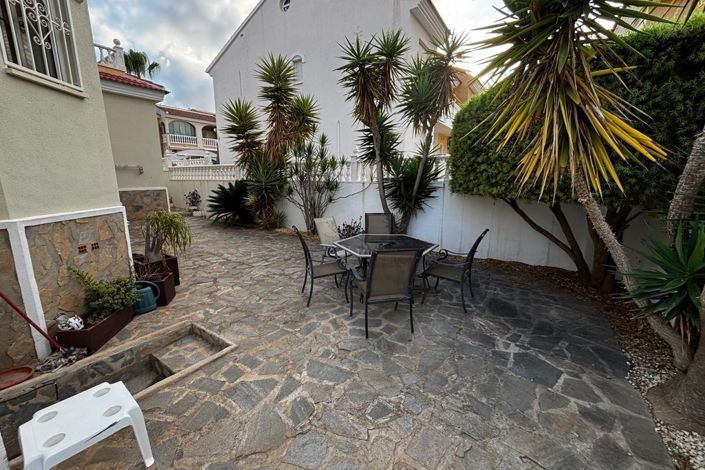 Image No.28-4 Bed Semi-Detached for sale