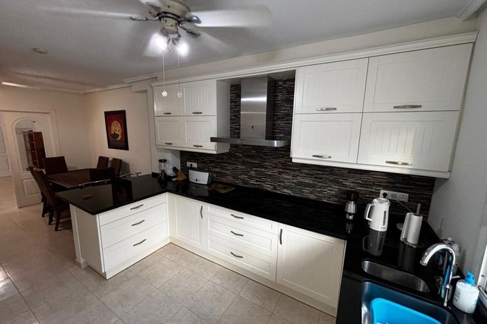 Image No.3-4 Bed Semi-Detached for sale