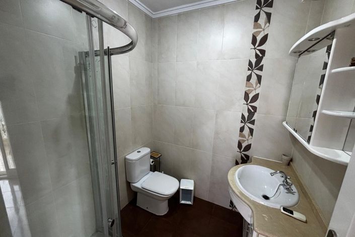 Image No.33-4 Bed Semi-Detached for sale