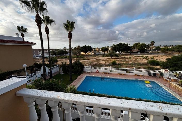 Image No.34-4 Bed Semi-Detached for sale