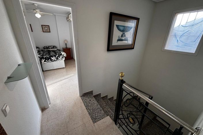 Image No.38-4 Bed Semi-Detached for sale