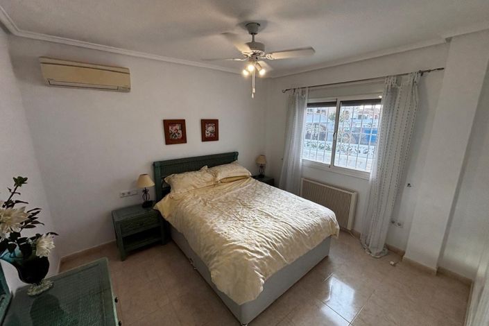 Image No.39-4 Bed Semi-Detached for sale