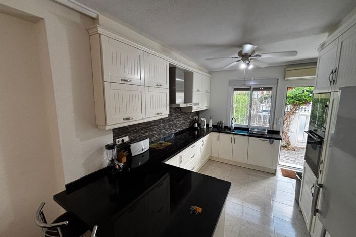 Image No.4-4 Bed Semi-Detached for sale