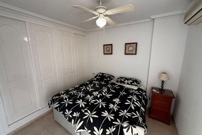 Image No.40-4 Bed Semi-Detached for sale