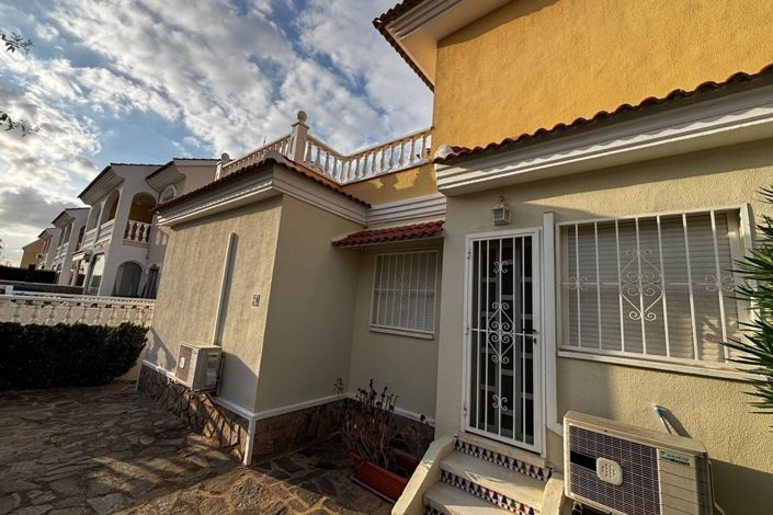 Image No.44-4 Bed Semi-Detached for sale