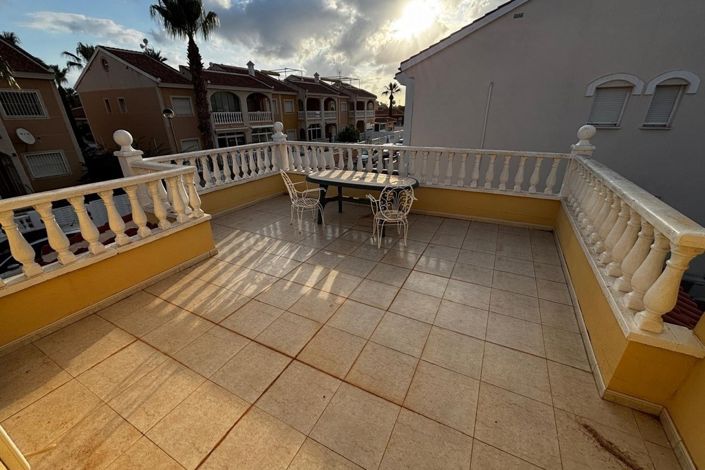 Image No.46-4 Bed Semi-Detached for sale