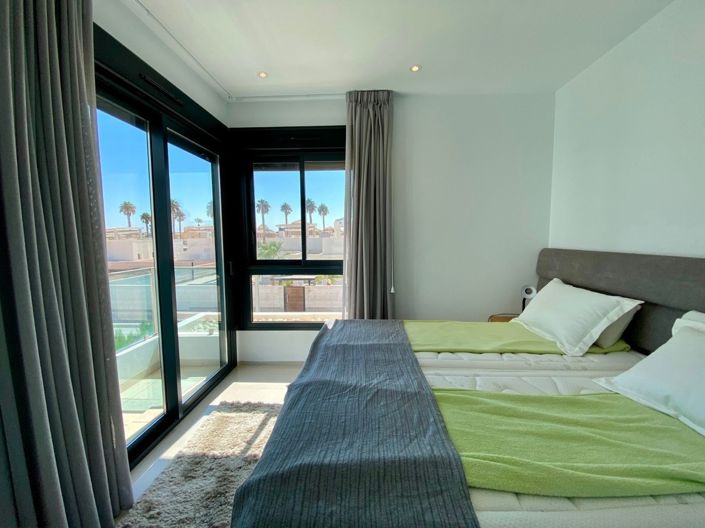 Image No.40-3 Bed Villa for sale