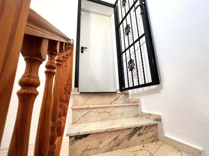 Image No.20-2 Bed Townhouse for sale