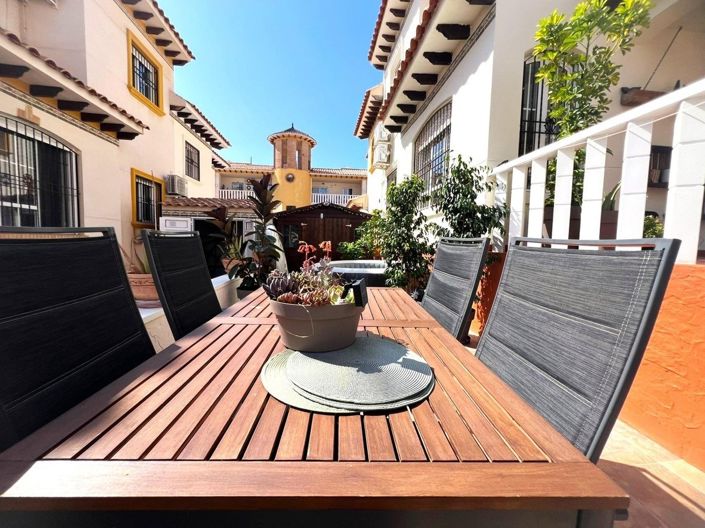 Image No.25-2 Bed Townhouse for sale