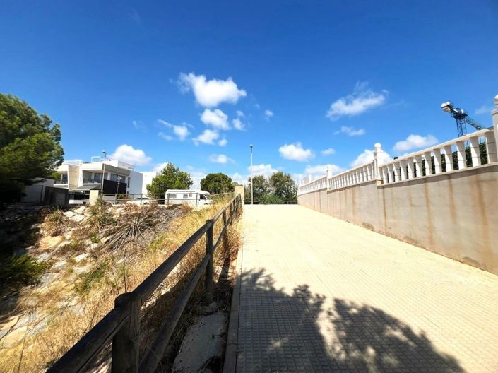 Image No.42-2 Bed Townhouse for sale