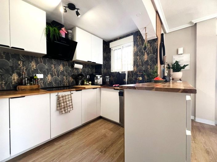 Image No.8-2 Bed Townhouse for sale