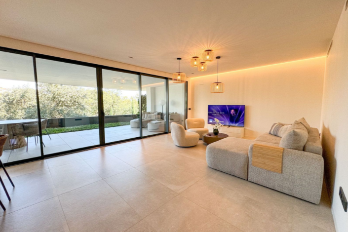 Image No.11-2 Bed Apartment for sale