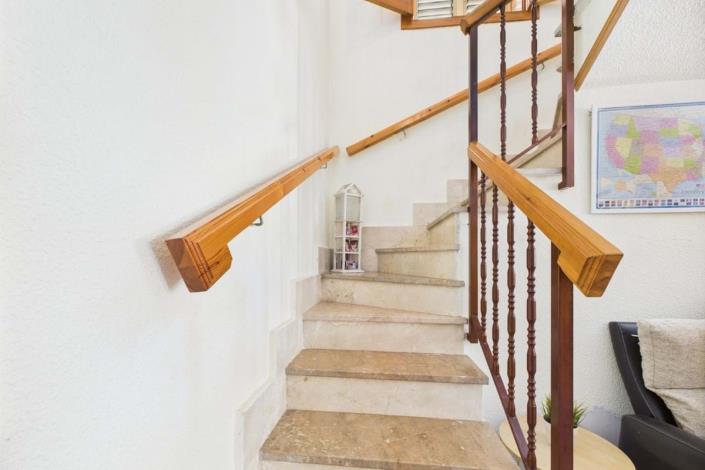 Image No.17-4 Bed Townhouse for sale