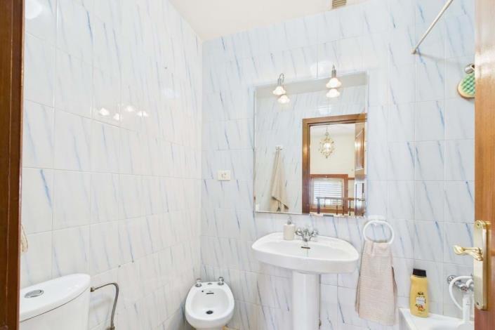 Image No.26-4 Bed Townhouse for sale