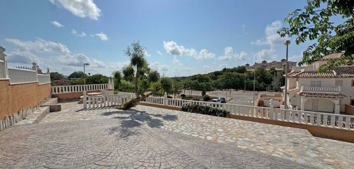 Image No.25-2 Bed Townhouse for sale