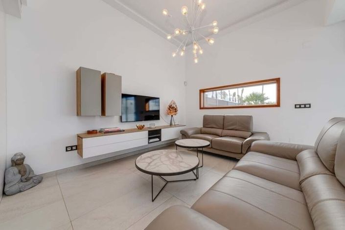 Image No.9-3 Bed Villa for sale