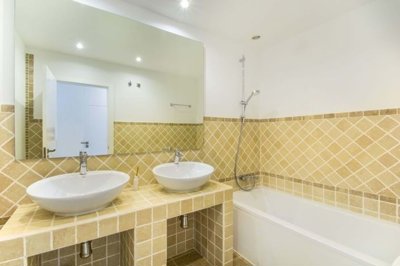 1447-638239-78d1f4f8b6655591b02d22fabb36a692d