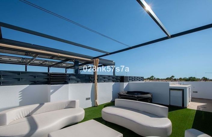 Image No.19-3 Bed Townhouse for sale