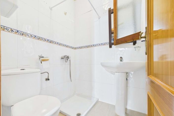 Image No.15-4 Bed Townhouse for sale