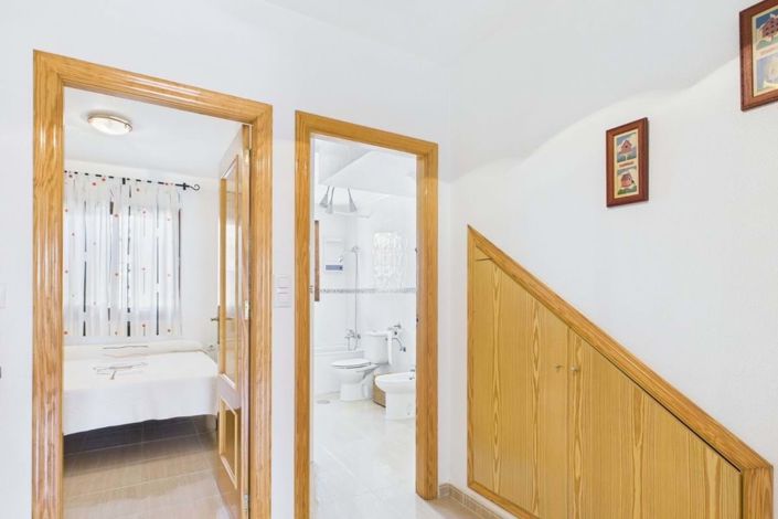 Image No.17-4 Bed Townhouse for sale