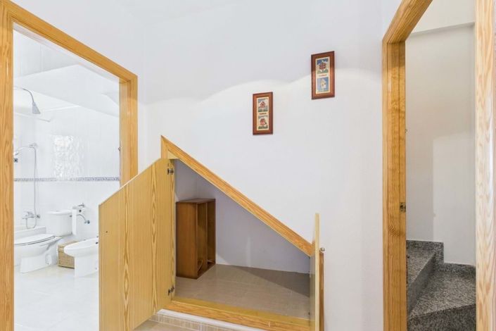 Image No.18-4 Bed Townhouse for sale