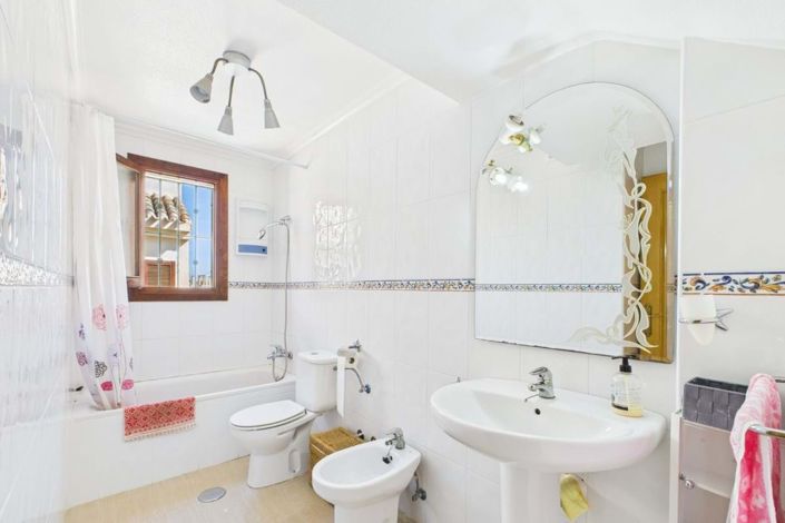 Image No.21-4 Bed Townhouse for sale