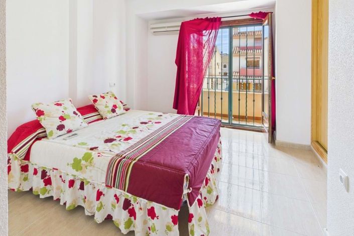 Image No.23-4 Bed Townhouse for sale