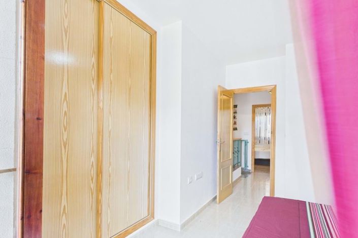 Image No.25-4 Bed Townhouse for sale