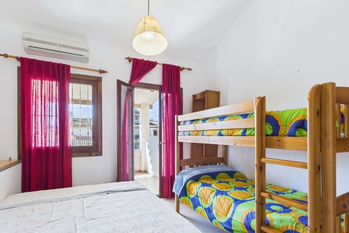 Image No.26-4 Bed Townhouse for sale