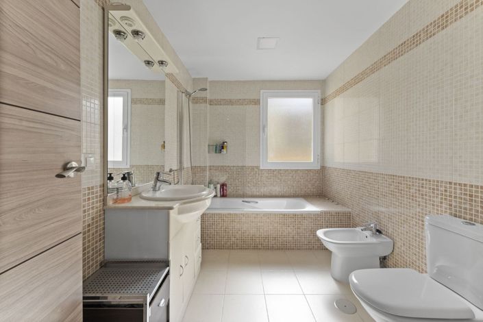 Image No.10-3 Bed Apartment for sale