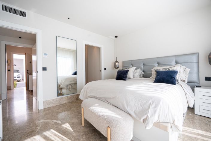 Image No.14-3 Bed Townhouse for sale