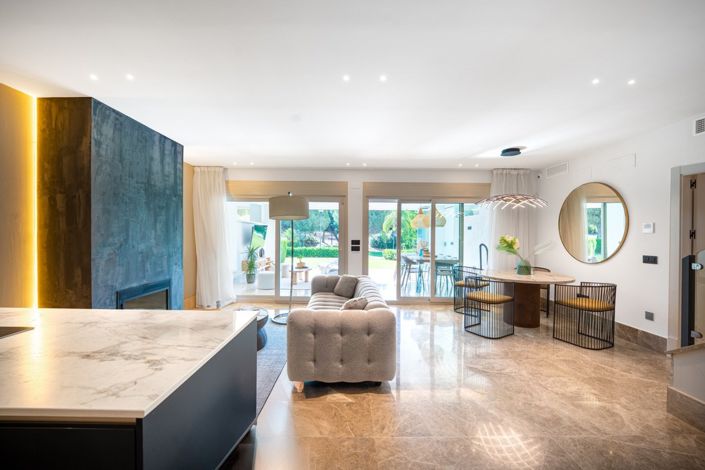 Image No.15-3 Bed Townhouse for sale