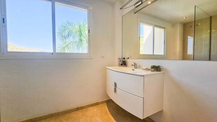 Image No.17-4 Bed Semi-Detached for sale