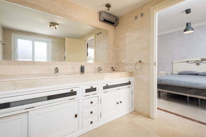 Image No.15-3 Bed Semi-Detached for sale