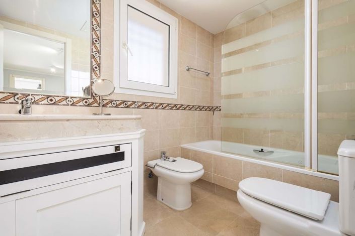 Image No.18-3 Bed Semi-Detached for sale