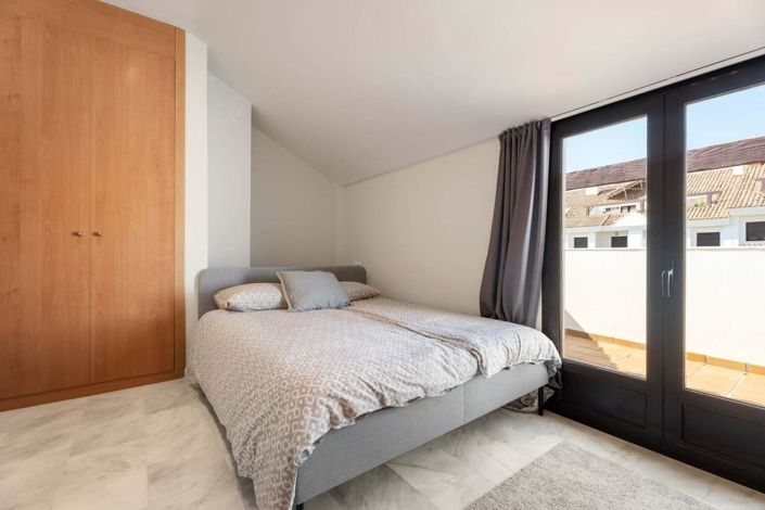 Image No.18-3 Bed Townhouse for sale