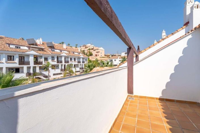 Image No.25-3 Bed Townhouse for sale