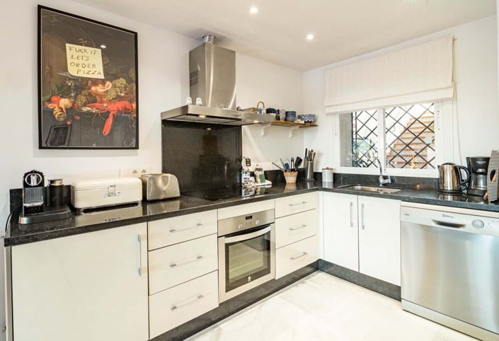 Image No.11-2 Bed Townhouse for sale