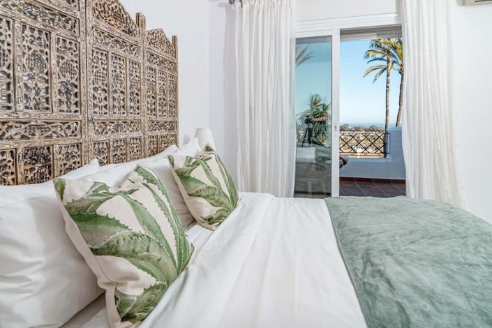 Image No.16-2 Bed Townhouse for sale