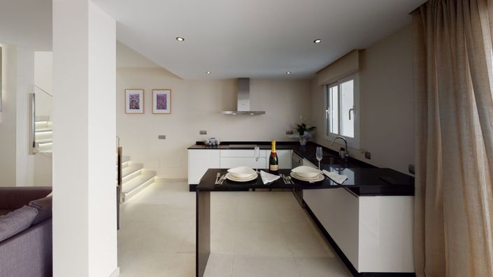 Image No.12-4 Bed Townhouse for sale