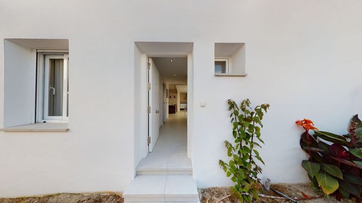 Image No.13-4 Bed Townhouse for sale