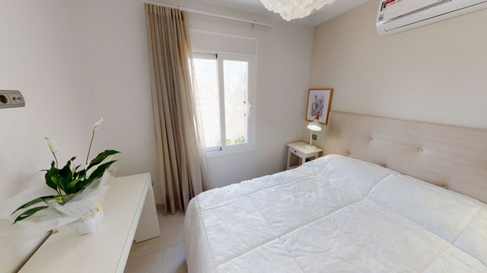 Image No.16-4 Bed Townhouse for sale