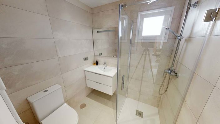 Image No.17-4 Bed Townhouse for sale