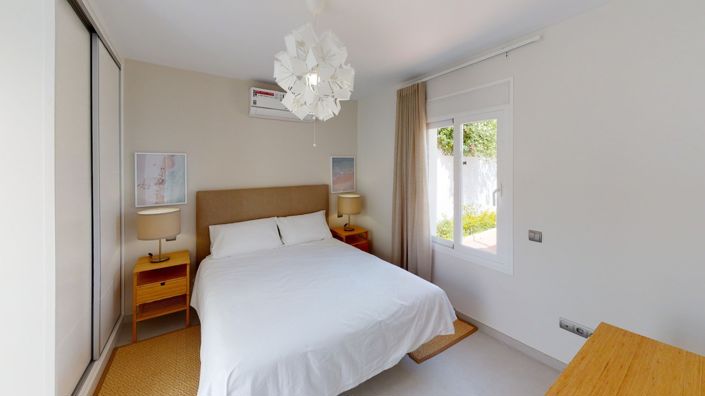 Image No.18-4 Bed Townhouse for sale