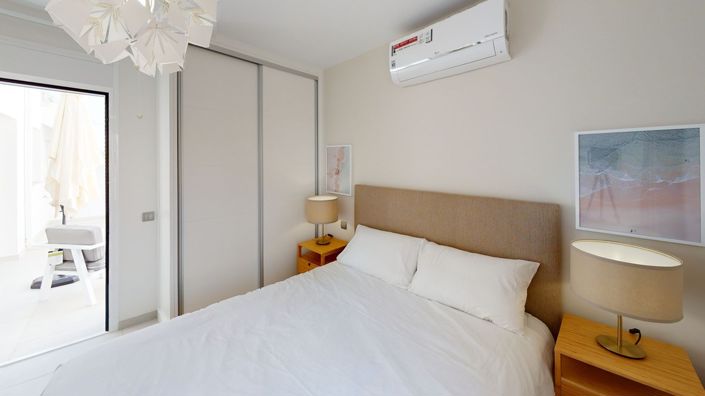 Image No.19-4 Bed Townhouse for sale