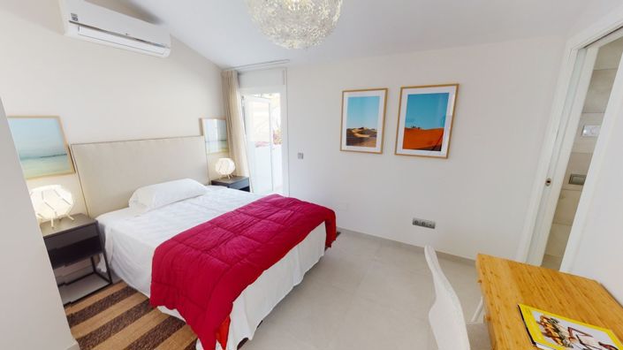 Image No.20-4 Bed Townhouse for sale