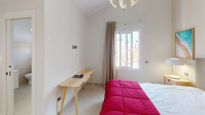 Image No.23-4 Bed Townhouse for sale