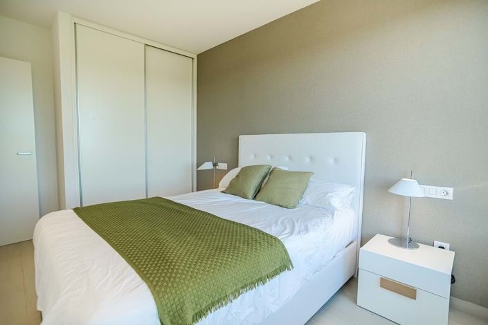 Image No.21-3 Bed Apartment for sale