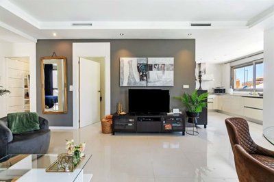 1447-638705-78d1f4f8b6655591b02d22fabb36a692d