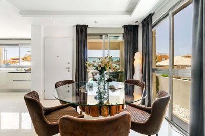 1447-638705-78d1f4f8b6655591b02d22fabb36a692d